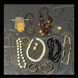 Elegant Gold and Black Necklaces/ bracelets and earrings Set